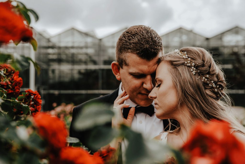 romantyczna sesja ślubna ogród w Powsinie